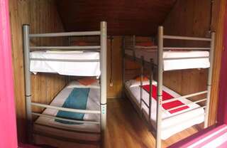 Хостелы Flamingo Costinesti Костинешти Кровать в небольшом 4-местном общем номере для мужчин и женщин - Собственная ванная комната-8