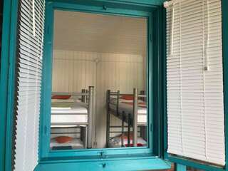 Хостелы Flamingo Costinesti Костинешти Кровать в небольшом 4-местном общем номере для мужчин и женщин - Общая ванная комната-20