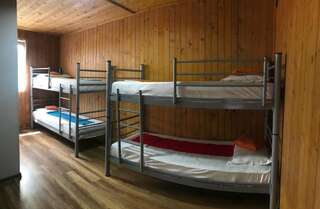 Хостелы Flamingo Costinesti Костинешти Кровать в общем номере для мужчин и женщин c 4 кроватями — Собственная ванная комната-3